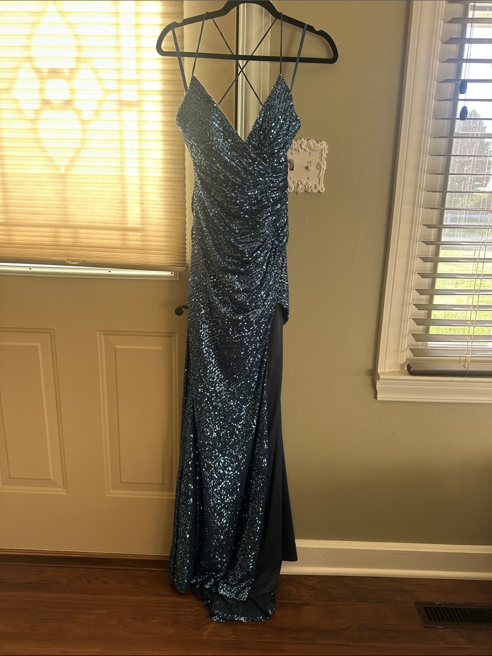 Elegant Navy Sequin Spaghetti-Strap Prom Dress